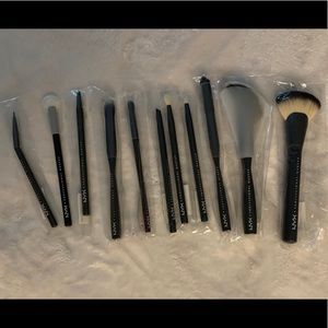 NYX makeup brushes bundle